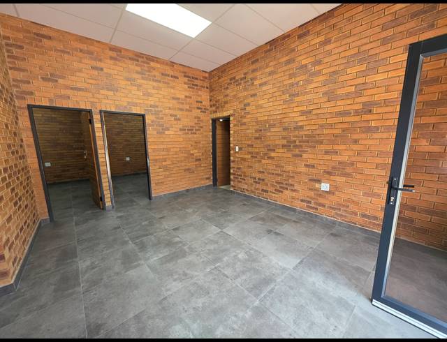 977M² WAREHOUSE TO LET IN ORMONDE